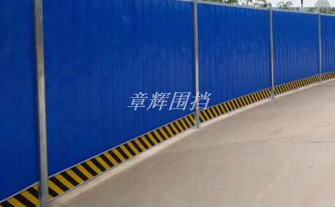 金屬圍擋周圍環境的臟污程度如何影響其清洗難度？(分析金屬圍擋的周圍環境與清洗難度的關系)