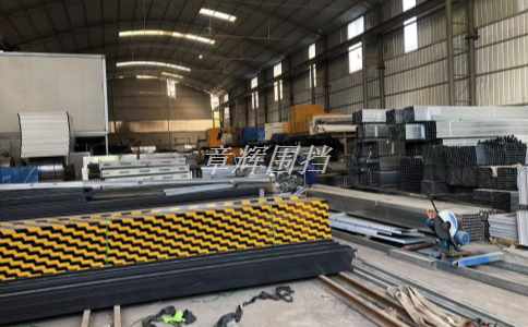 如何在清洗金屬圍擋時避免對周邊環境造成污染？（金屬圍擋清洗環保措施）